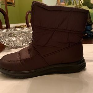 Brown Winter Boots/Faux Fur. Size 43